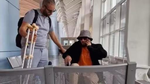 米体:本纳塞尔坐轮椅乘坐飞机返回米兰,周三对伤势进行全面检查